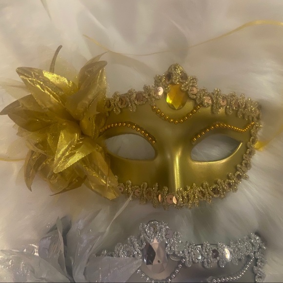 ✨MYSTIQUE✨MOLDED PLASTIC GOLD OR SILVER MASK - Picture 15 of 15
